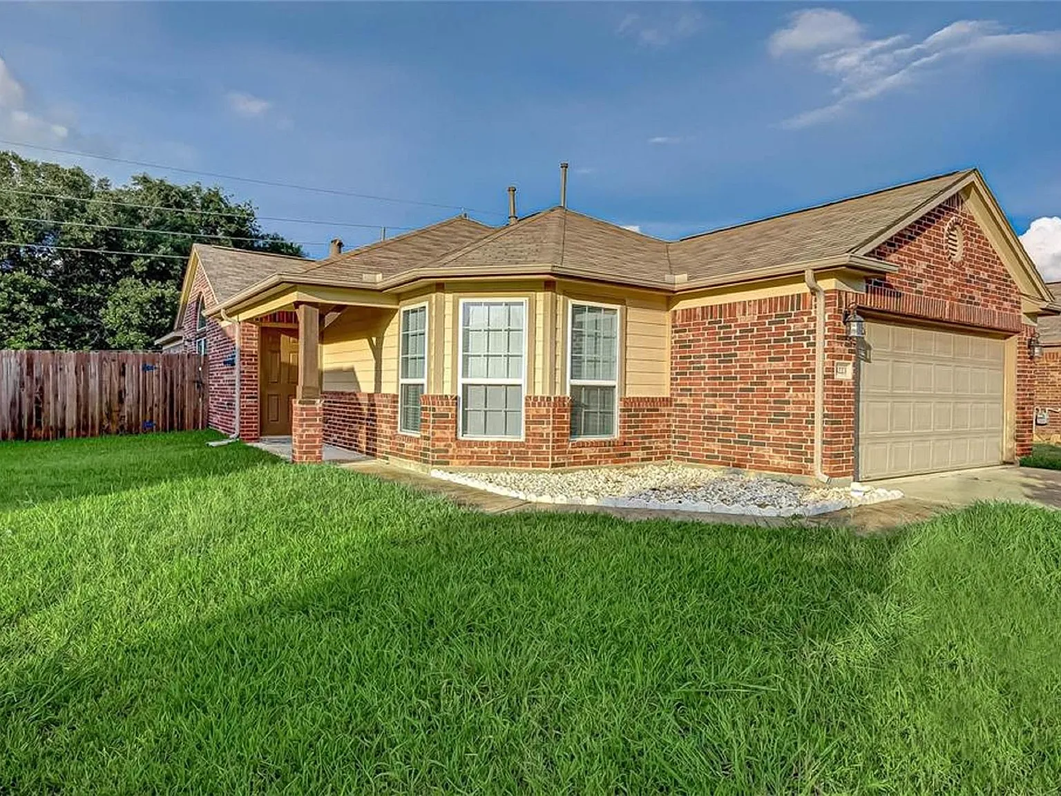 3 bed, 2.0 bath, 1761 sqft, $1,925 — Photo 1