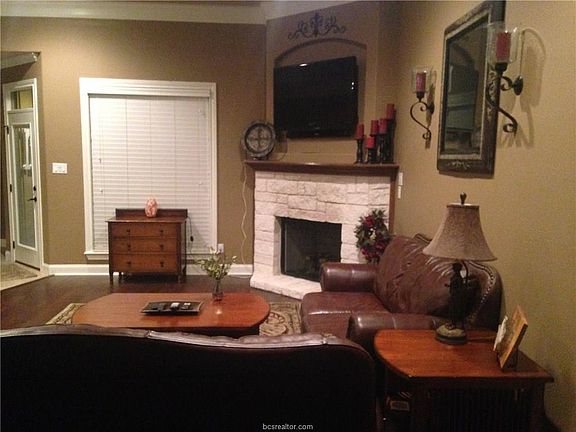 4th image of 9419 King Oaks Dr