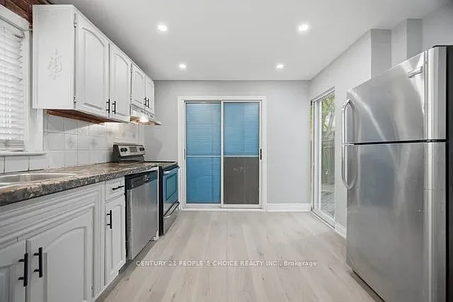 249 Burnhamthorpe Rd #-MAIN — Photo 19