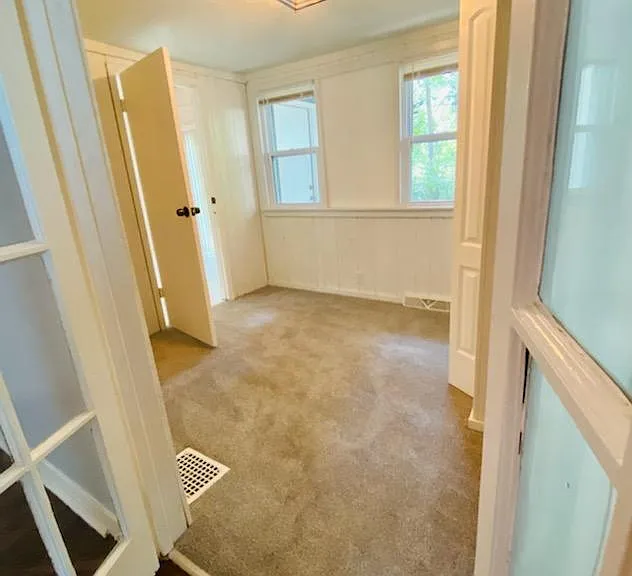 438 N Drury Ave — Photo 17