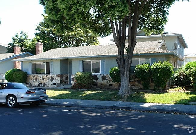1st image of 885 Burbank Dr #1C