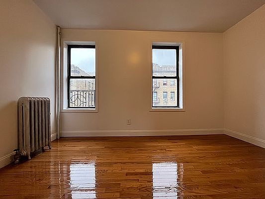 3rd image of 656 W 171st St APT 4E