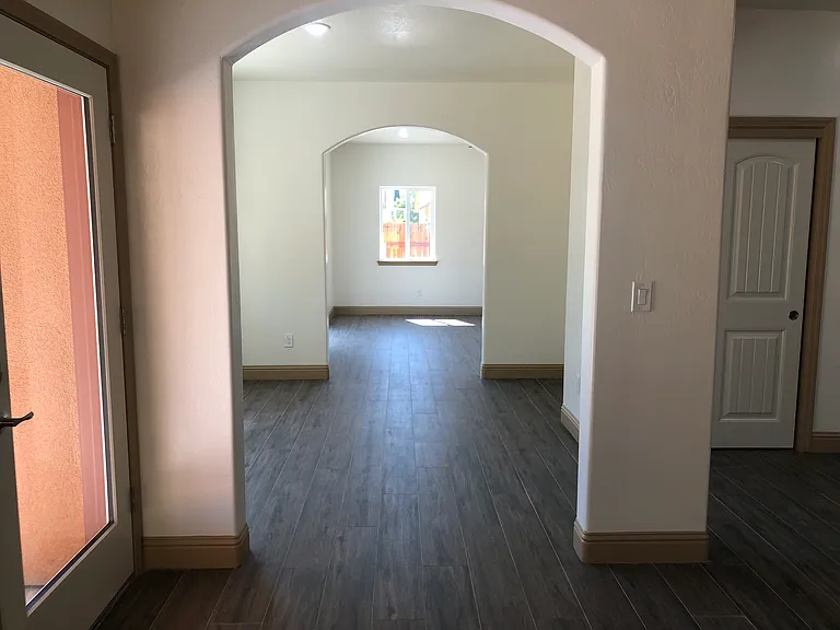 1909 Scott Ave — Photo 4