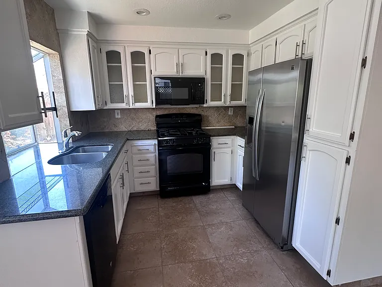 480 Gonzalez St — Photo 9