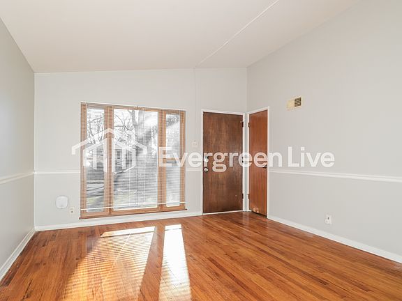 3rd image of 1095 Cheyenne Dr