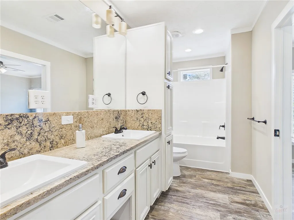 3 bed, 2280 sqft, $2,000 — Photo 3
