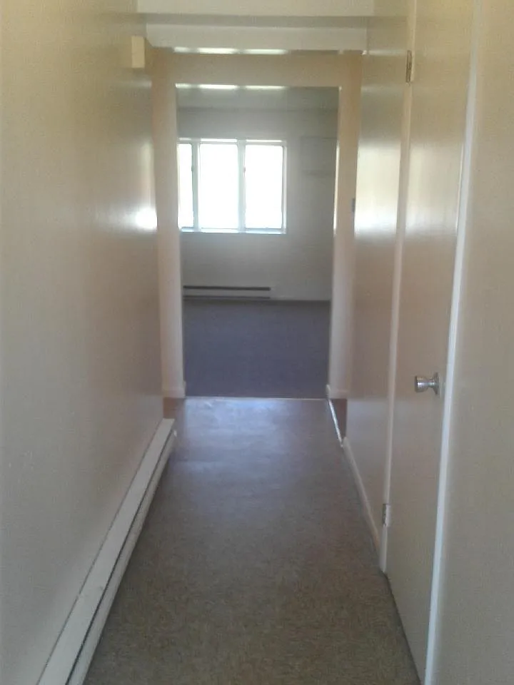 1 bed, 900 sqft, $1,165 — Photo 2