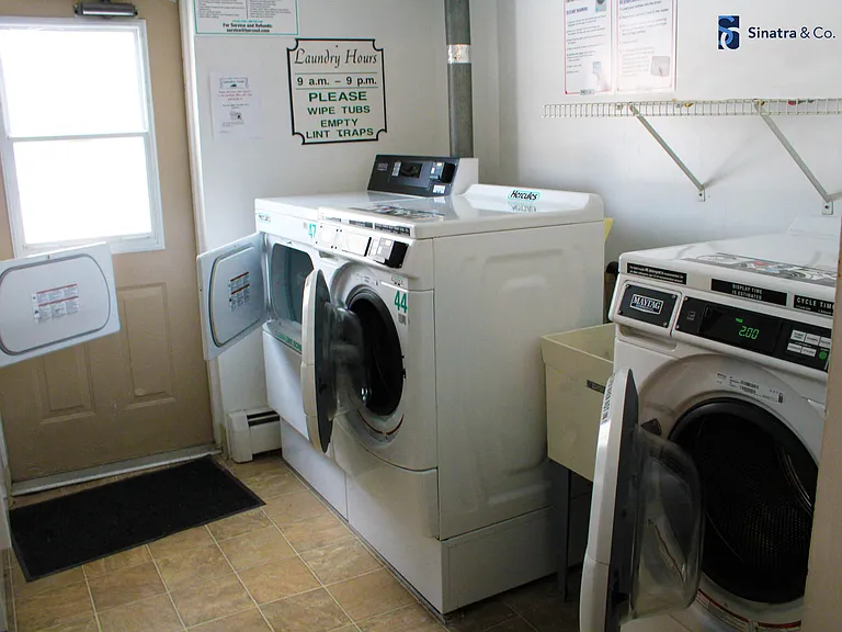Lincoln Square Apartments — Photo 31
