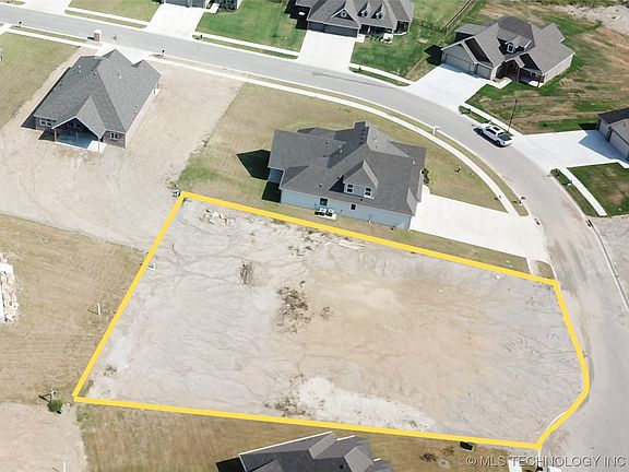 3rd image of 19060 E Orchard Cir