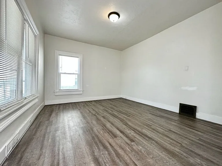 715 Pine St — Photo 2