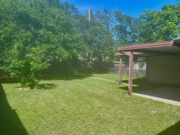 1915 Elsworthy St — Photo 26