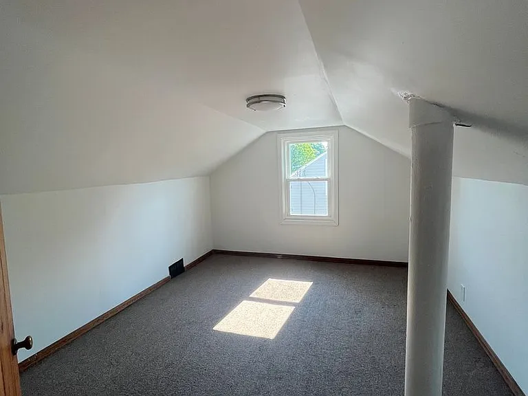 33 Van Olinda St — Photo 19