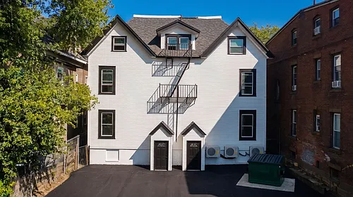 560 Howard Ave Photo 1