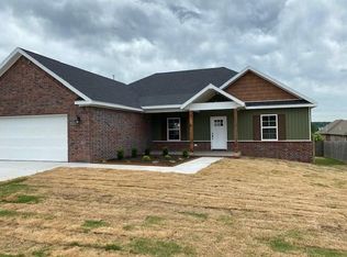 1250 Colonel McNeil Dr, Prairie Grove, AR 72753