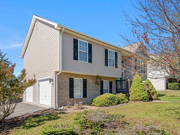 5th image of 805 New Village Dr NW