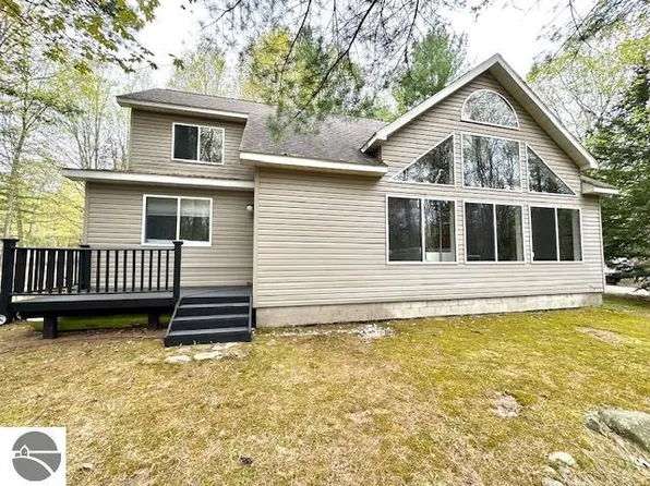 11685 Kruger Rd, Kewadin, MI 49648