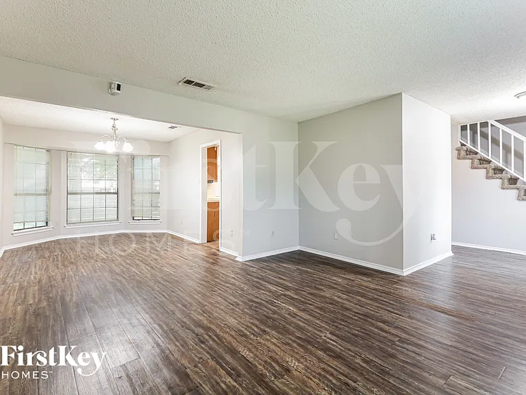 1403 Bradford Pl — Photo 9