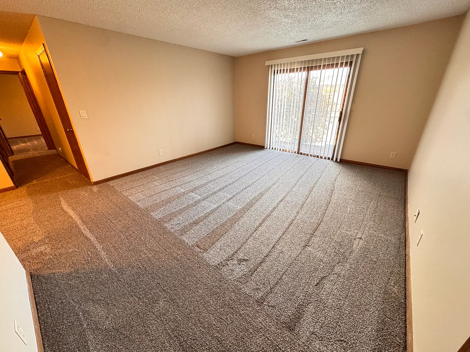 2 bed, 1000 sqft, $1,149 — Photo 1