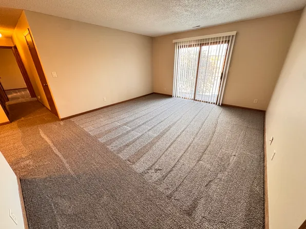 5012 Emerald Dr #17, Lincoln, NE 68516