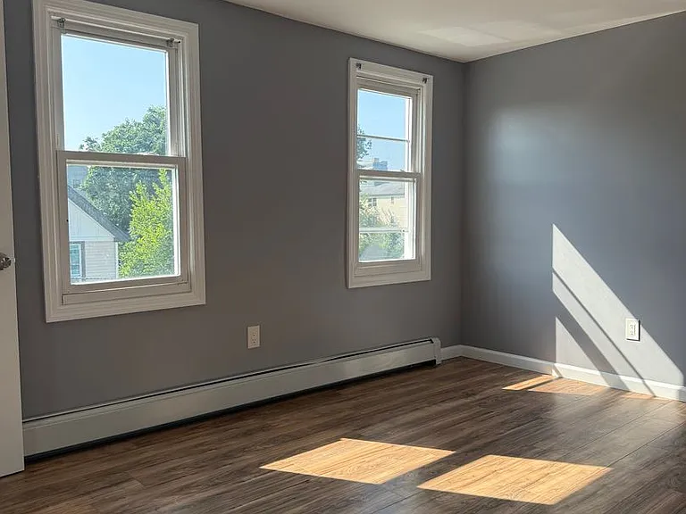 165 Central Pl — Photo 1