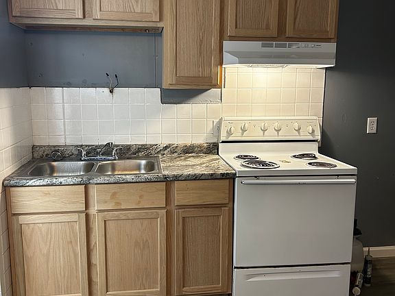 4th image of 408 Bellevue St APT 1B