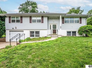 4016 Clifton Dr, Omaha, NE 68134