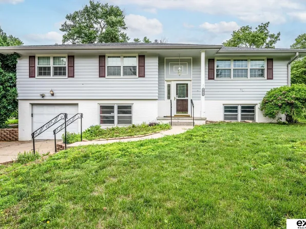 4016 Clifton Dr, Omaha, NE 68134
