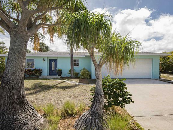 4th image of 1276 NE Oceanview Cir