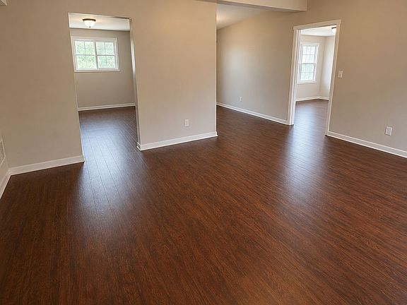 4th image of 2740 Holiday Hill Dr
