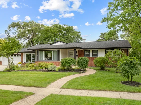 298 Peach Tree Ln, Elk Grove Village, IL 60007