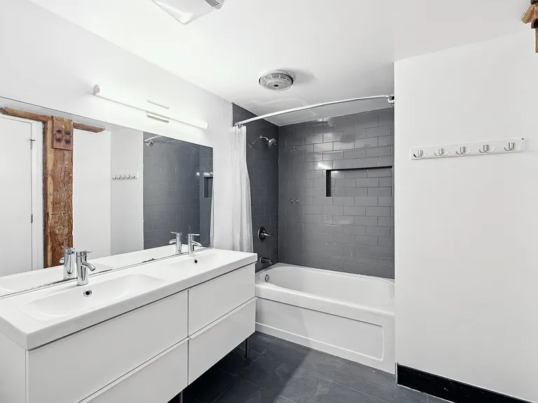 Newberry Lofts — Photo 16