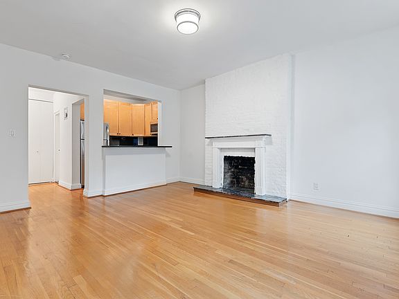 3rd image of 124 E 27th St APT 4B