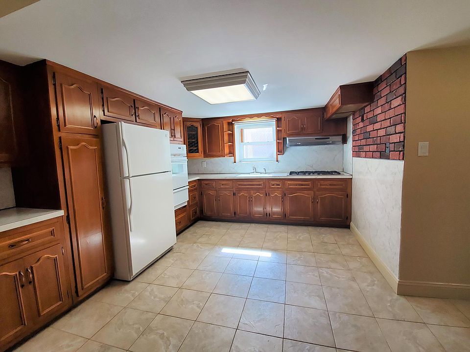 1st image of 15901 95th St #1