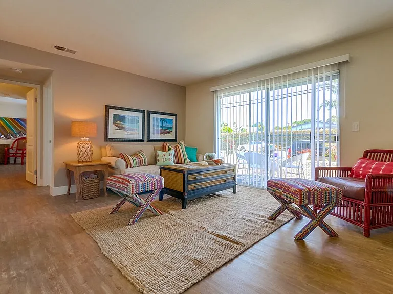 Newport Seacrest Apartments — Photo 14