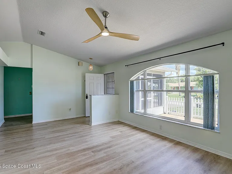 243 Dickens Ave — Photo 7