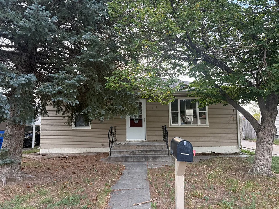 1113 Avenue F