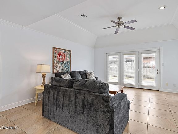 3rd image of 800 Canberra Rd