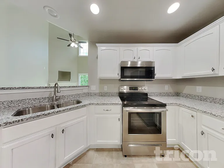 910 Statler Dr — Photo 6