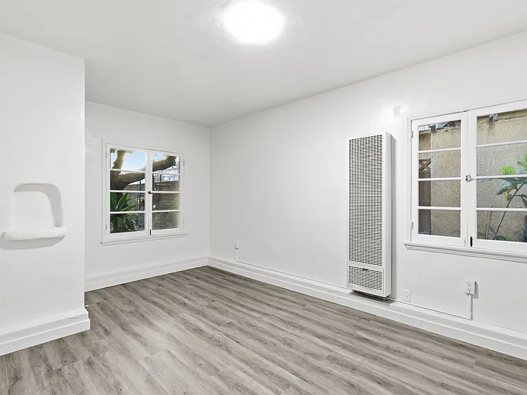2401 20th St — Photo 1