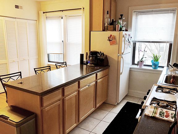 5th image of 3323 N Lakewood Ave #33253
