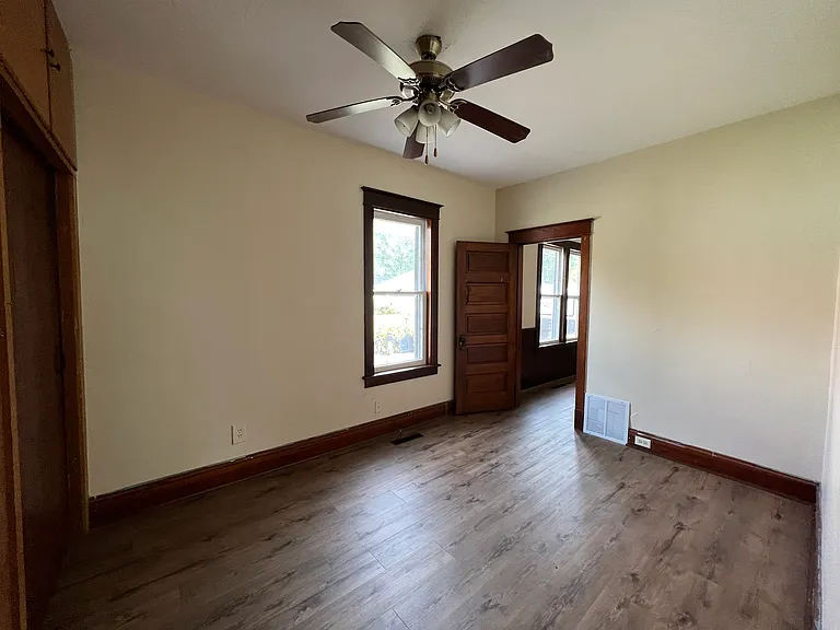 1221 Summit St — Photo 40