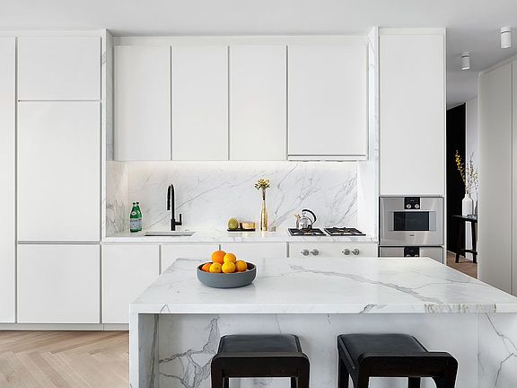 2nd image of 16 W 40th St #24A