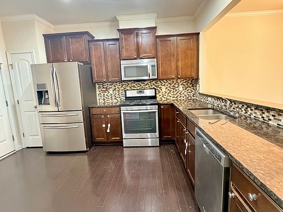 4th image of 2112 Chipley Dr