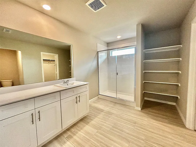 16432 Severn Ln — Photo 14