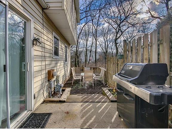 Back Patio (off kitchen / dining area)