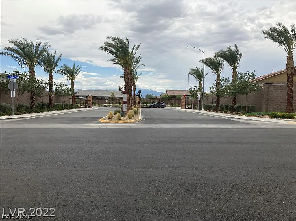3 bed, 2.0 bath, 1494 sqft, $2,095 — Photo 4