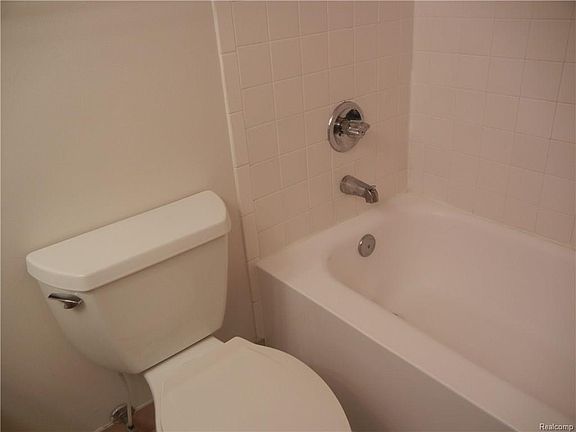 4th image of 300 Riverfront Dr Unit 13G