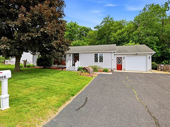 2nd image of 108 Oak Knolls Cir