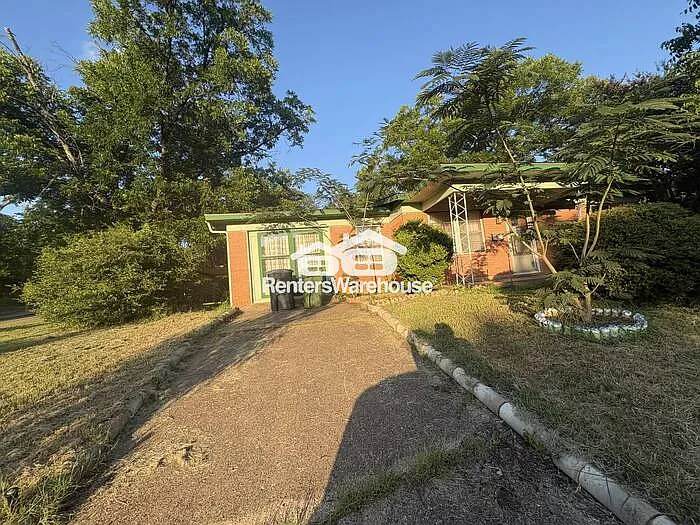 1501 Briarwood Blvd — Photo 4
