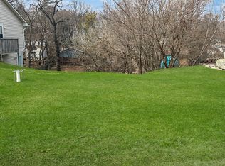 10 S Maple Ave, Fox Lake, IL 60020